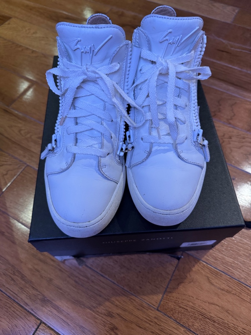 Pre worn Giuseppe Zanotti ladies White Leather High-Top Zip Sneakers. Size 41